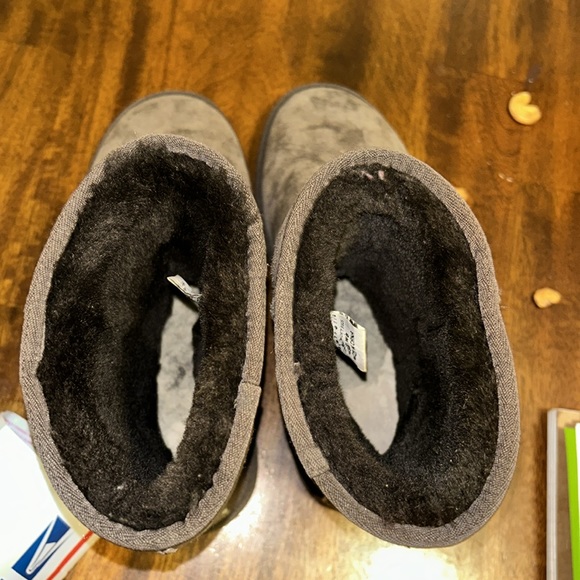 Ugg Australia classic short boot. - Picture 6 of 9